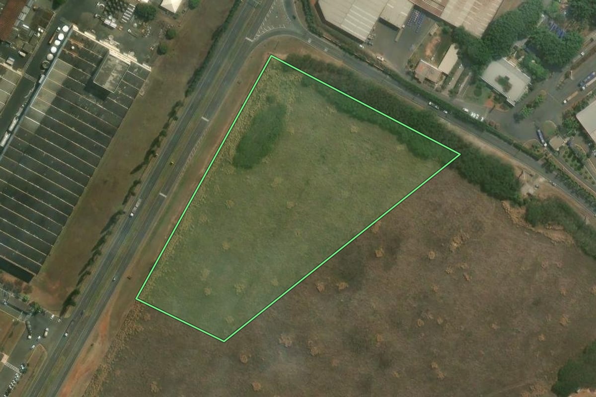 Imagem de satélite do imóvel rural em Piracicaba (SP), com o contorno declarado no CAR desenhado por cima.