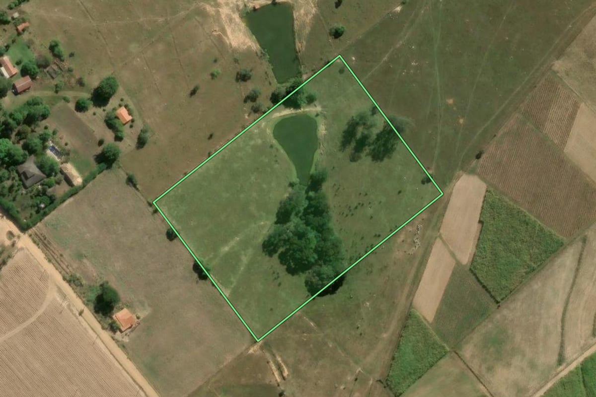 Imagem de satélite do imóvel rural em Porto Feliz (SP), com o contorno declarado no CAR desenhado por cima.