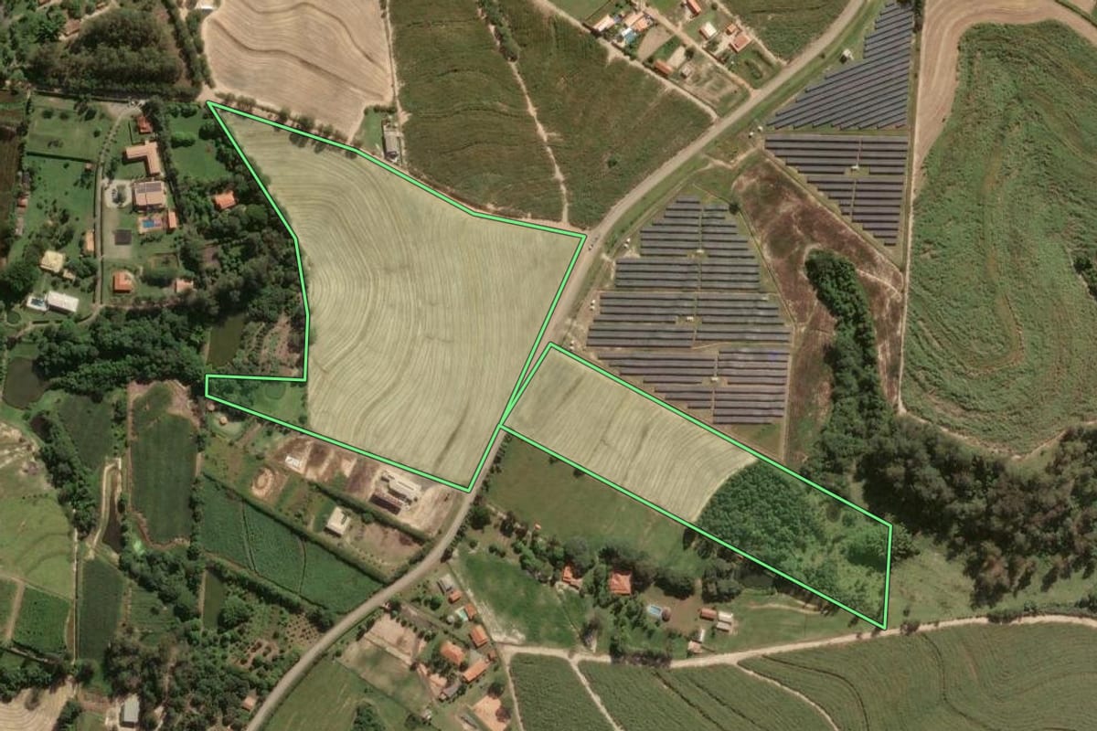 Imagem de satélite do imóvel rural em Porto Feliz (SP), com o contorno declarado no CAR desenhado por cima.