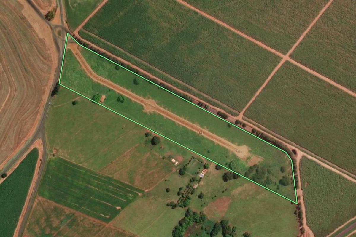 Imagem de satélite do imóvel rural em Potirendaba (SP), com o contorno declarado no CAR desenhado por cima.
