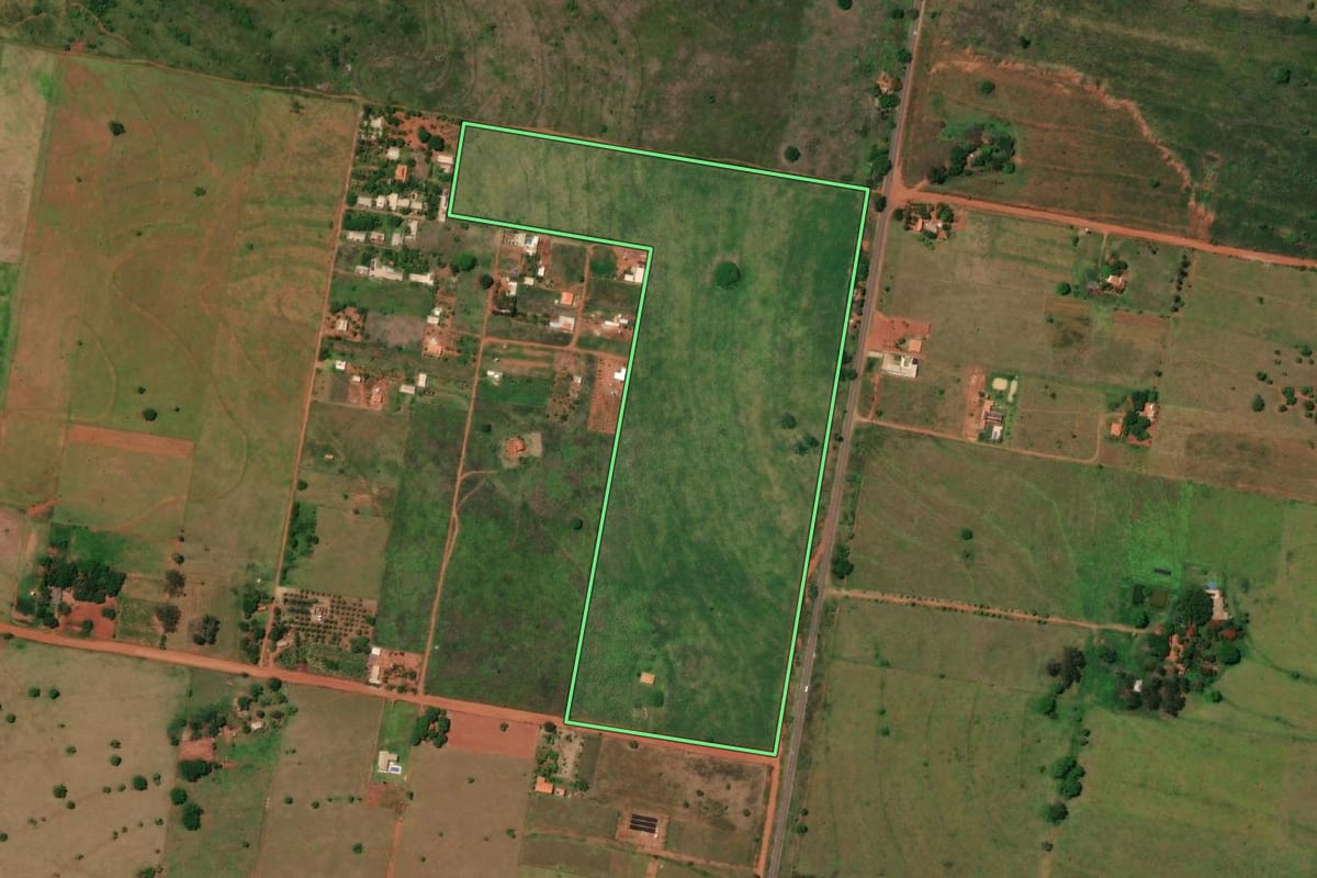 Imagem de satélite do imóvel rural em Presidente Epitácio (SP), com o contorno declarado no CAR desenhado por cima.
