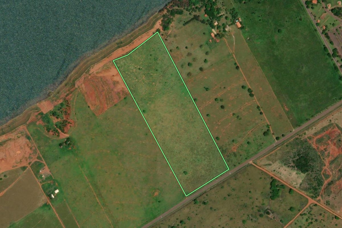 Imagem de satélite do imóvel rural em Presidente Epitácio (SP), com o contorno declarado no CAR desenhado por cima.