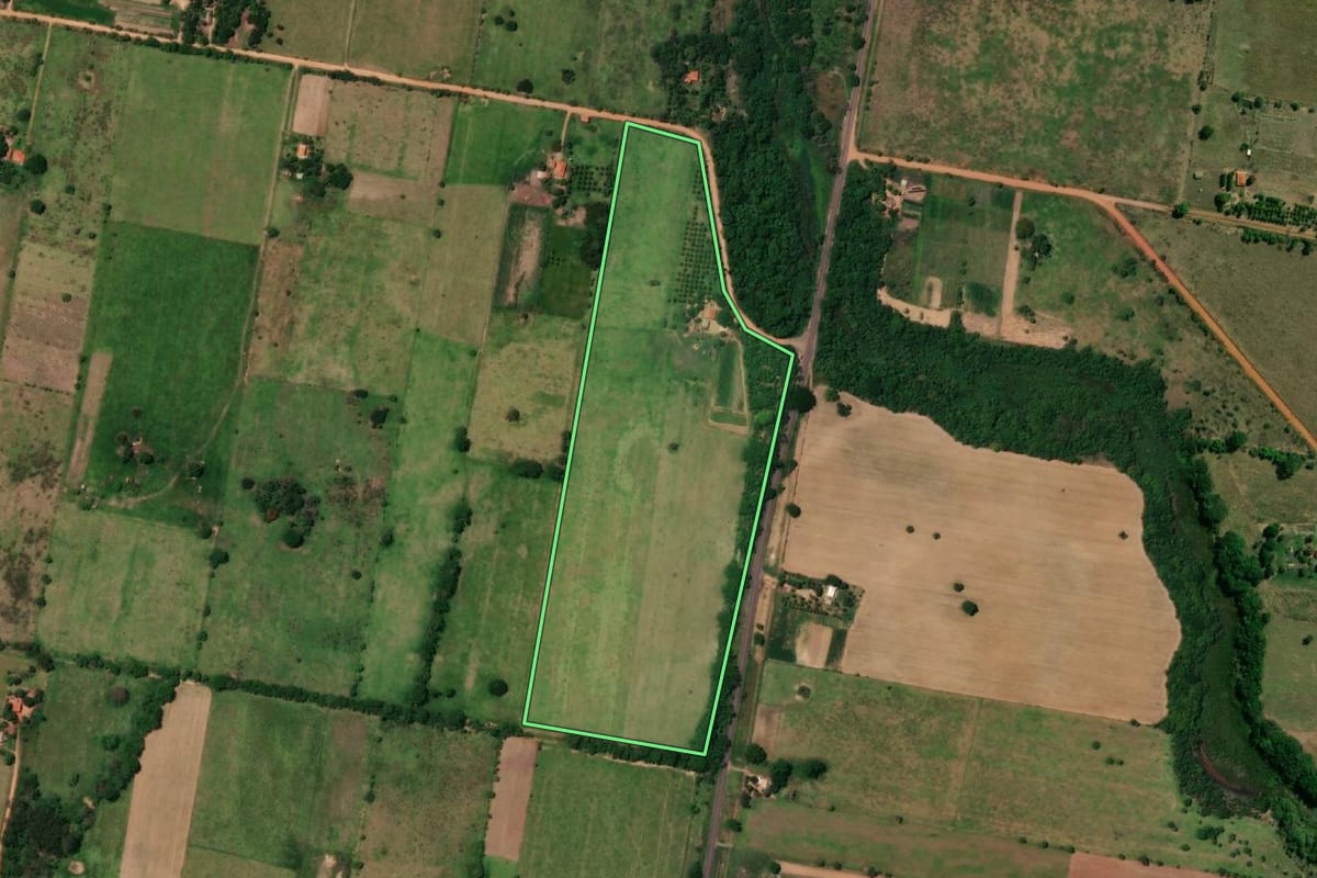 Imagem de satélite do imóvel rural em Presidente Epitácio (SP), com o contorno declarado no CAR desenhado por cima.
