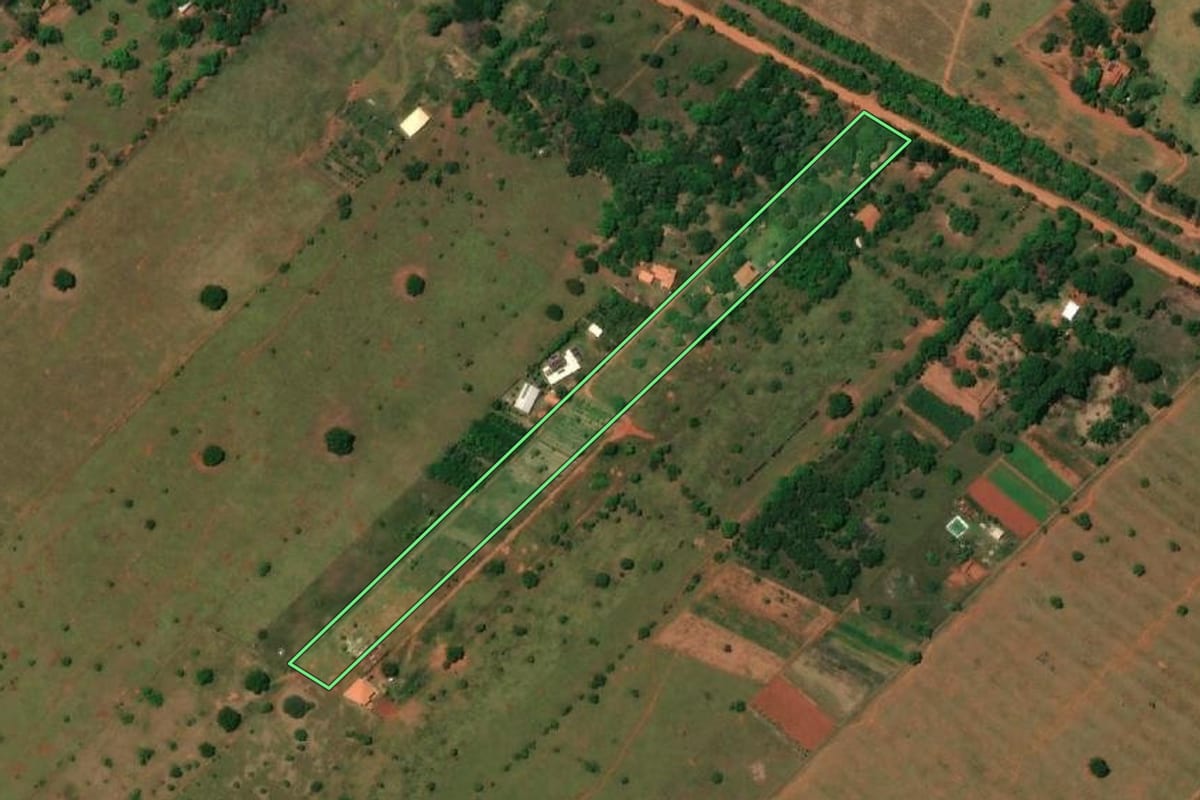 Imagem de satélite do imóvel rural em Presidente Epitácio (SP), com o contorno declarado no CAR desenhado por cima.
