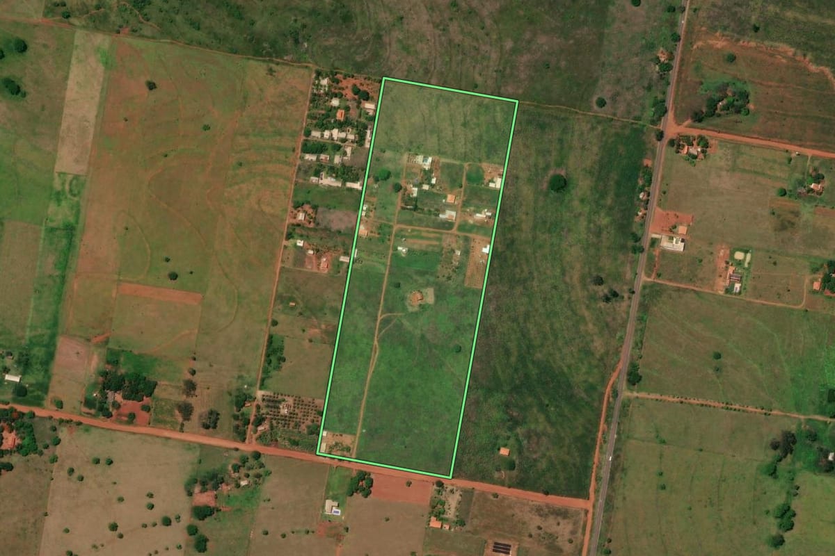 Imagem de satélite do imóvel rural em Presidente Epitácio (SP), com o contorno declarado no CAR desenhado por cima.