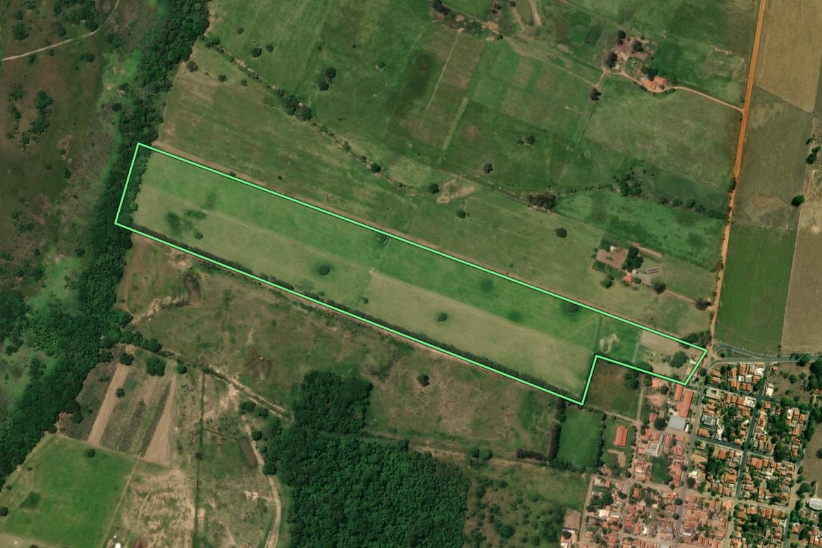 Imagem de satélite do imóvel rural em Presidente Epitácio (SP), com o contorno declarado no CAR desenhado por cima.