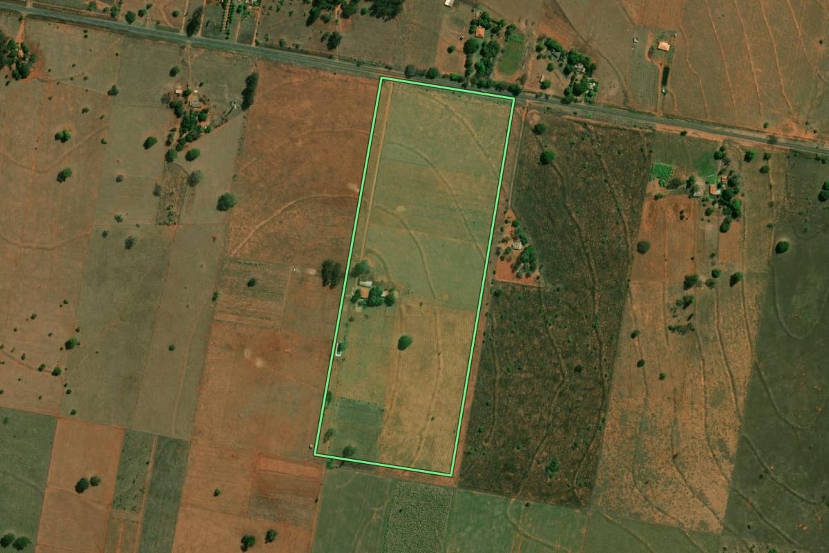 Imagem de satélite do imóvel rural em Presidente Epitácio (SP), com o contorno declarado no CAR desenhado por cima.