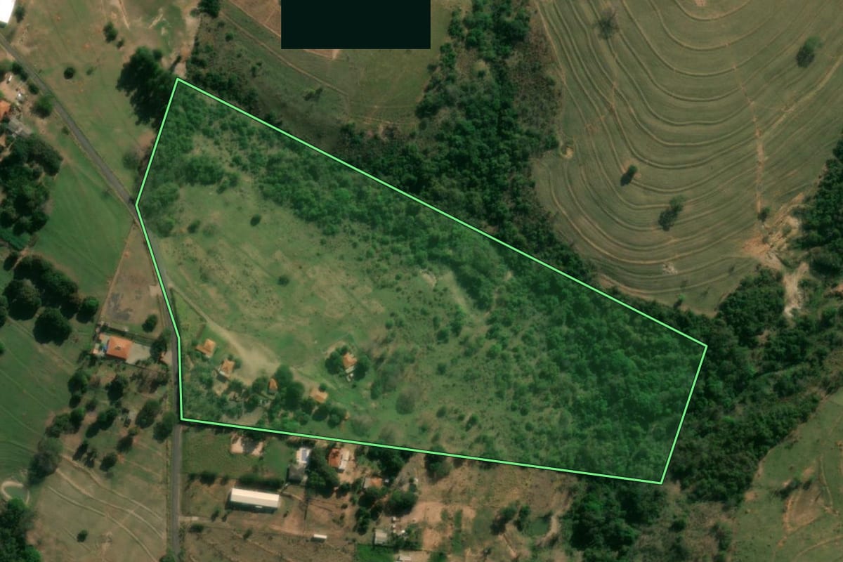 Imagem de satélite do imóvel rural em Presidente Prudente (SP), com o contorno declarado no CAR desenhado por cima.