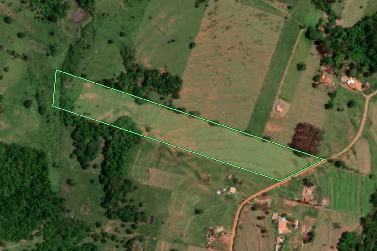Imagem de satélite do imóvel rural em Presidente Prudente (SP), com o contorno declarado no CAR desenhado por cima.