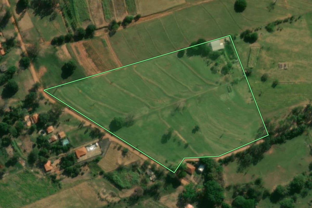 Imagem de satélite do imóvel rural em Presidente Prudente (SP), com o contorno declarado no CAR desenhado por cima.