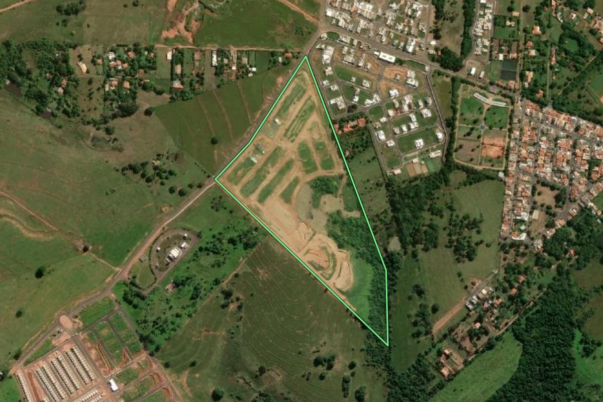 Imagem de satélite do imóvel rural em Presidente Prudente (SP), com o contorno declarado no CAR desenhado por cima.