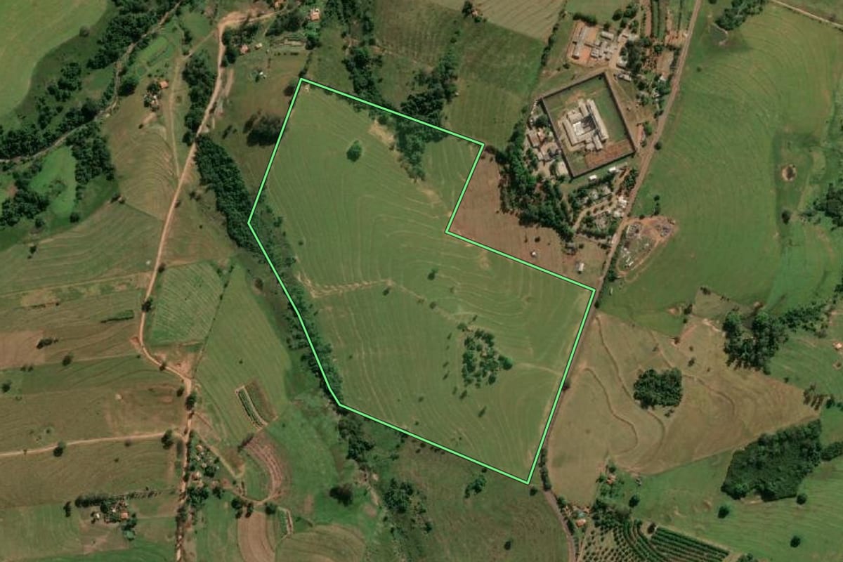Imagem de satélite do imóvel rural em Presidente Prudente (SP), com o contorno declarado no CAR desenhado por cima.