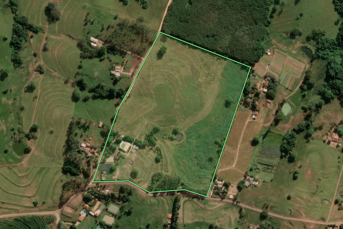 Imagem de satélite do imóvel rural em Presidente Prudente (SP), com o contorno declarado no CAR desenhado por cima.