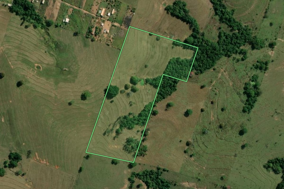Imagem de satélite do imóvel rural em Presidente Prudente (SP), com o contorno declarado no CAR desenhado por cima.