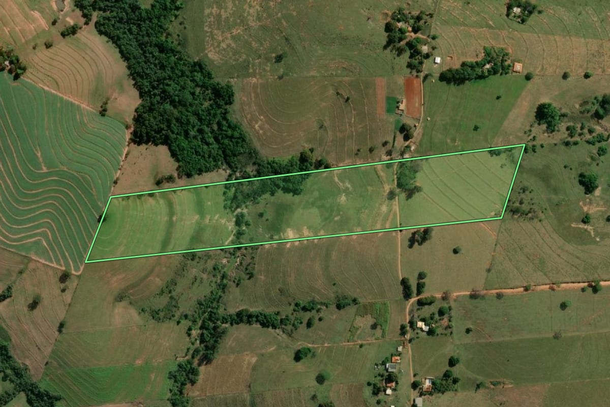 Imagem de satélite do imóvel rural em Presidente Prudente (SP), com o contorno declarado no CAR desenhado por cima.