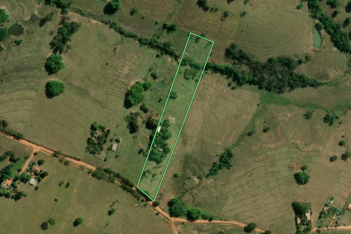 Imagem de satélite do imóvel rural em Presidente Prudente (SP), com o contorno declarado no CAR desenhado por cima.