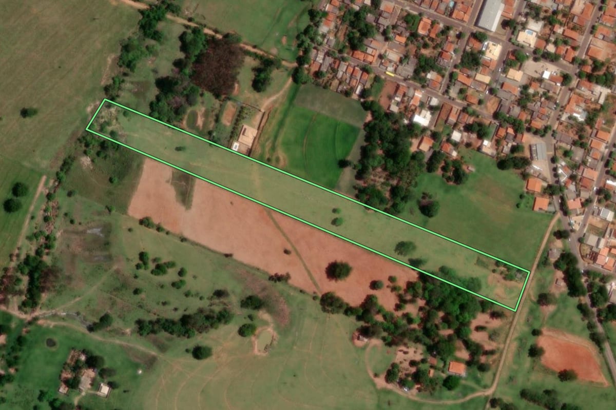 Imagem de satélite do imóvel rural em Presidente Prudente (SP), com o contorno declarado no CAR desenhado por cima.