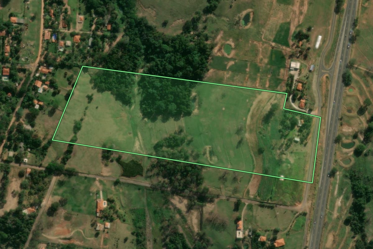 Imagem de satélite do imóvel rural em Presidente Prudente (SP), com o contorno declarado no CAR desenhado por cima.