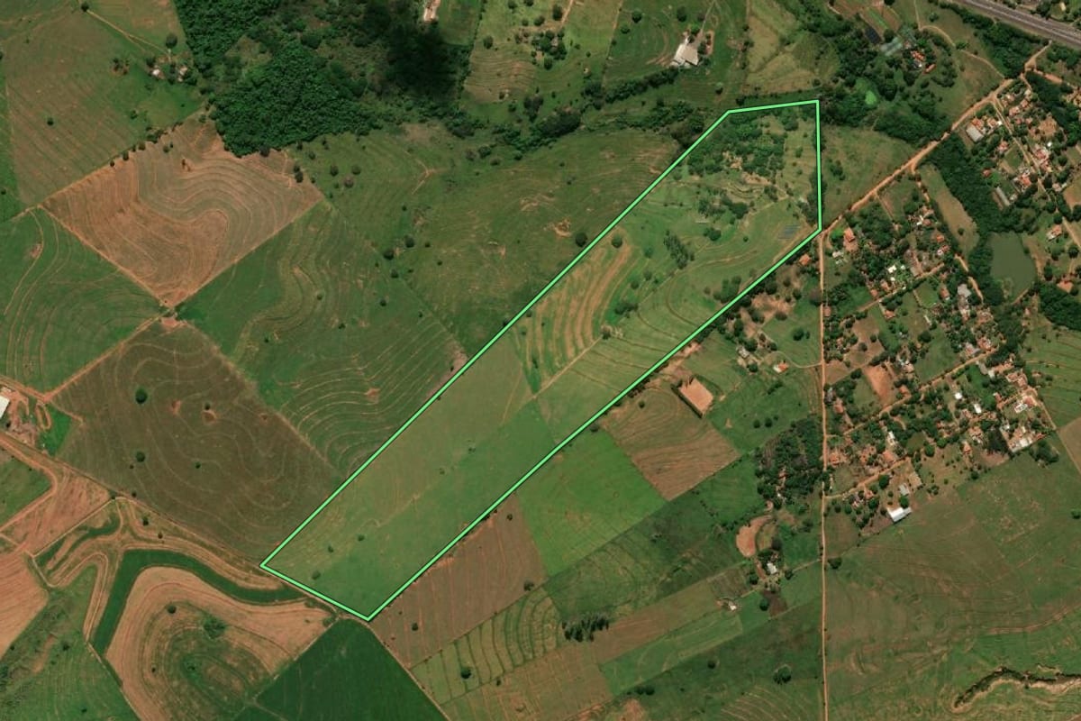 Imagem de satélite do imóvel rural em Presidente Venceslau (SP), com o contorno declarado no CAR desenhado por cima.