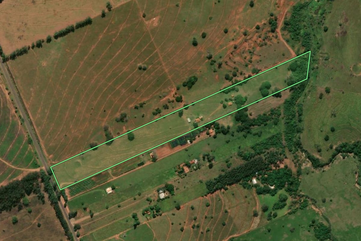 Imagem de satélite do imóvel rural em Presidente Venceslau (SP), com o contorno declarado no CAR desenhado por cima.