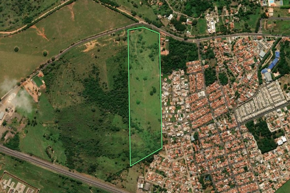 Imagem de satélite do imóvel rural em Presidente Venceslau (SP), com o contorno declarado no CAR desenhado por cima.