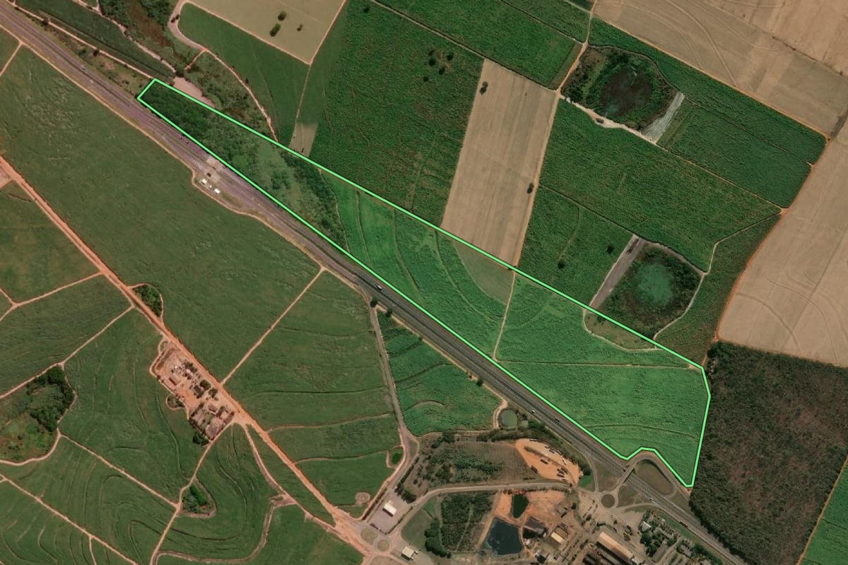Imagem de satélite do imóvel rural em Promissão (SP), com o contorno declarado no CAR desenhado por cima.