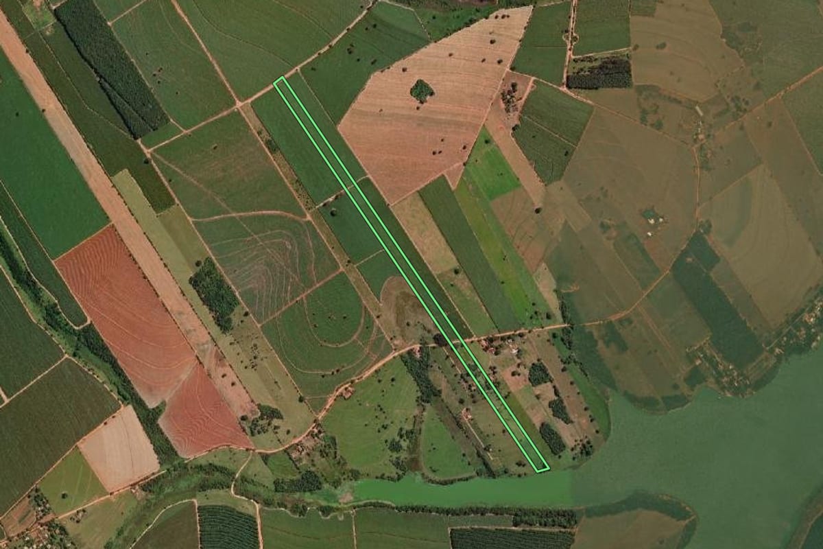 Imagem de satélite do imóvel rural em Promissão (SP), com o contorno declarado no CAR desenhado por cima.