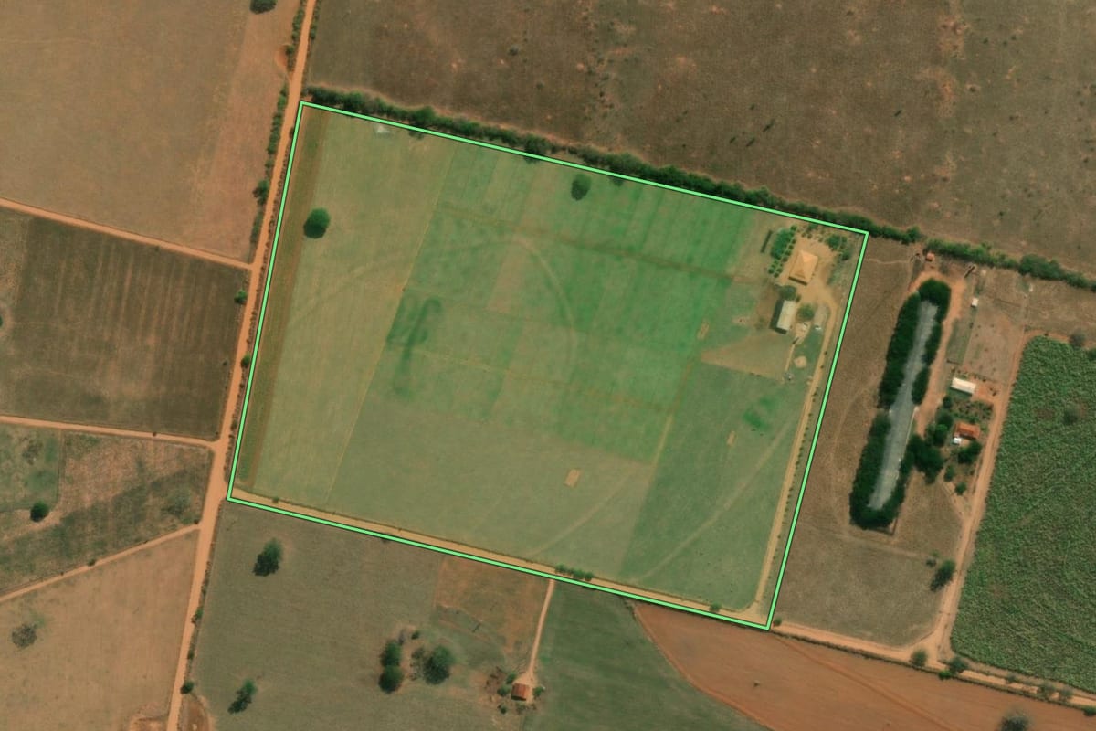 Imagem de satélite do imóvel rural em Promissão (SP), com o contorno declarado no CAR desenhado por cima.