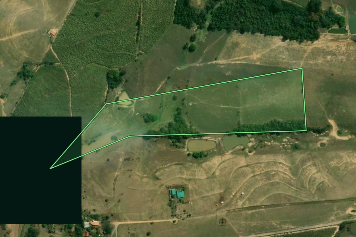Imagem de satélite do imóvel rural em Rafard (SP), com o contorno declarado no CAR desenhado por cima.