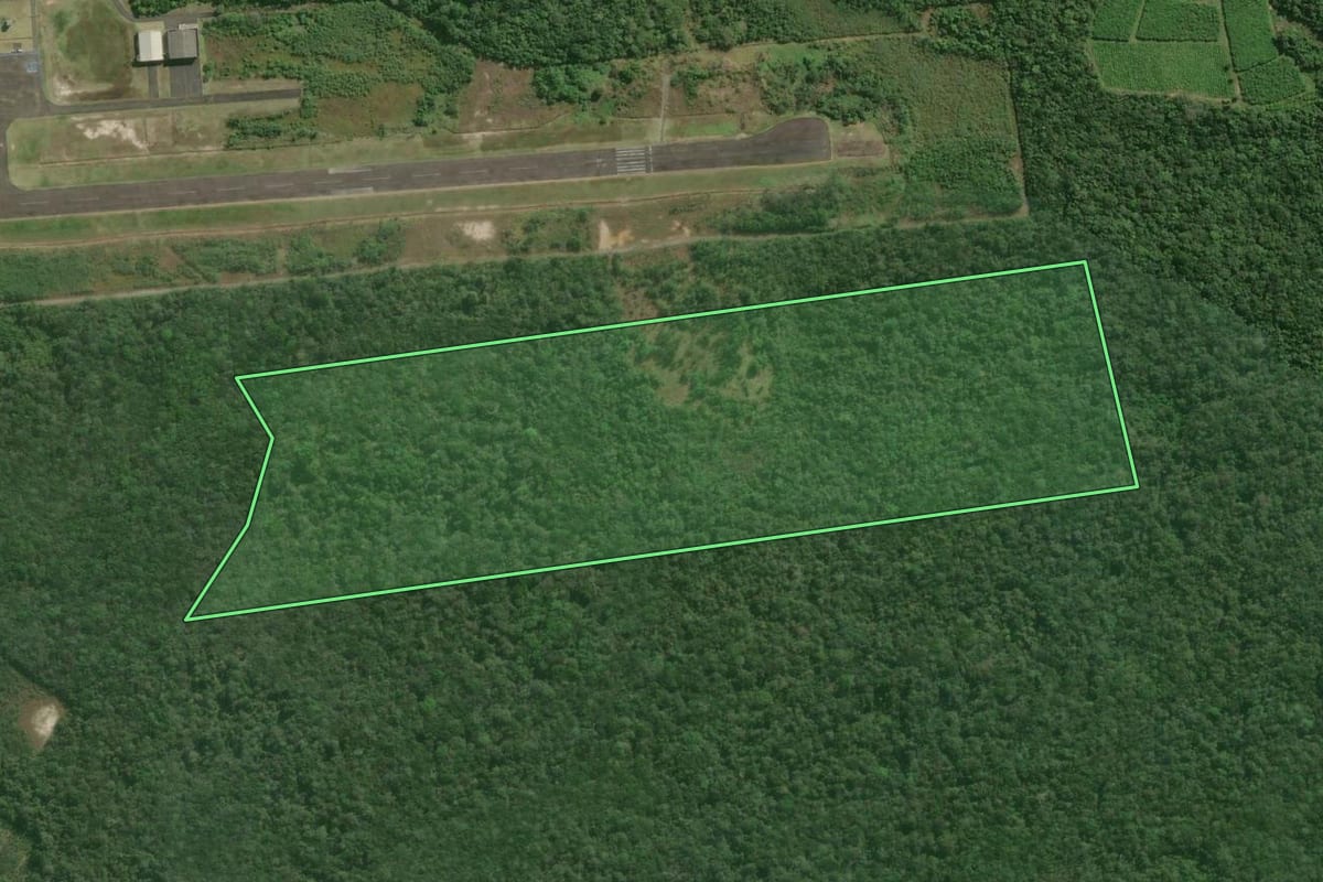Imagem de satélite do imóvel rural em Registro (SP), com o contorno declarado no CAR desenhado por cima.
