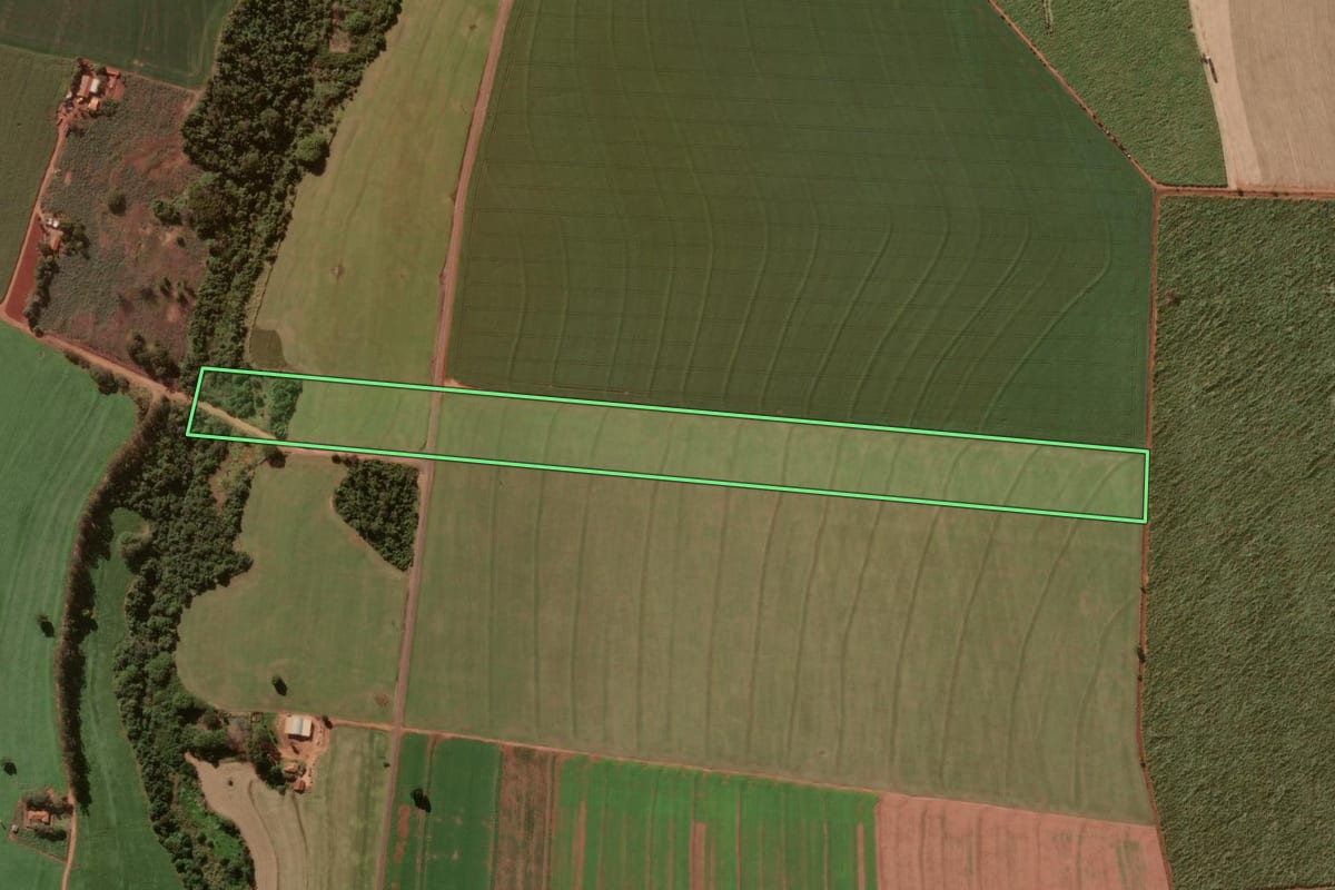 Imagem de satélite do imóvel rural em Ribeirão do Sul (SP), com o contorno declarado no CAR desenhado por cima.
