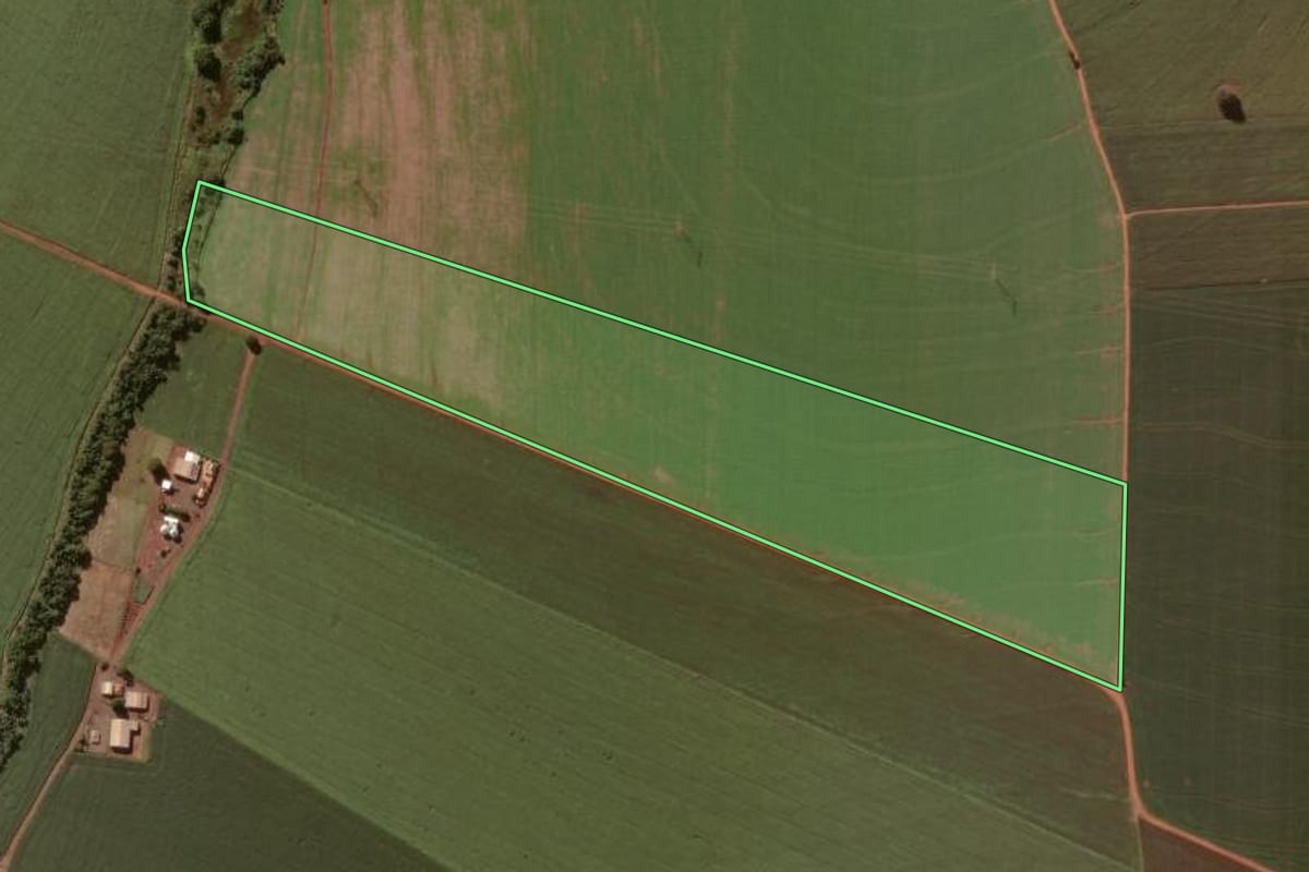 Imagem de satélite do imóvel rural em Ribeirão do Sul (SP), com o contorno declarado no CAR desenhado por cima.