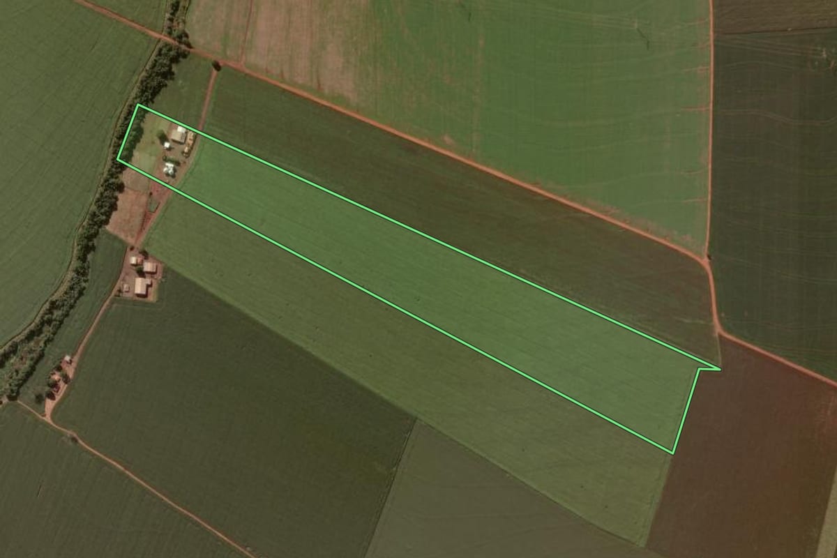 Imagem de satélite do imóvel rural em Ribeirão do Sul (SP), com o contorno declarado no CAR desenhado por cima.