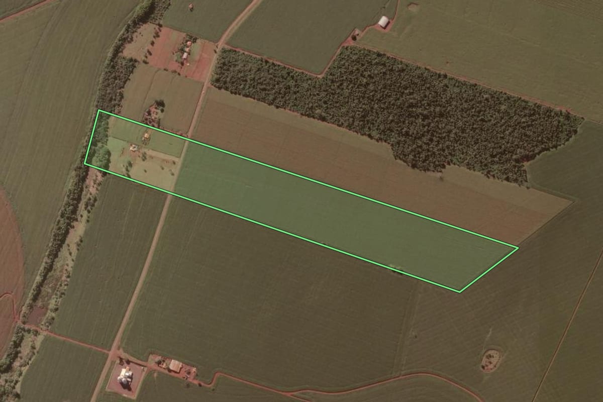 Imagem de satélite do imóvel rural em Ribeirão do Sul (SP), com o contorno declarado no CAR desenhado por cima.
