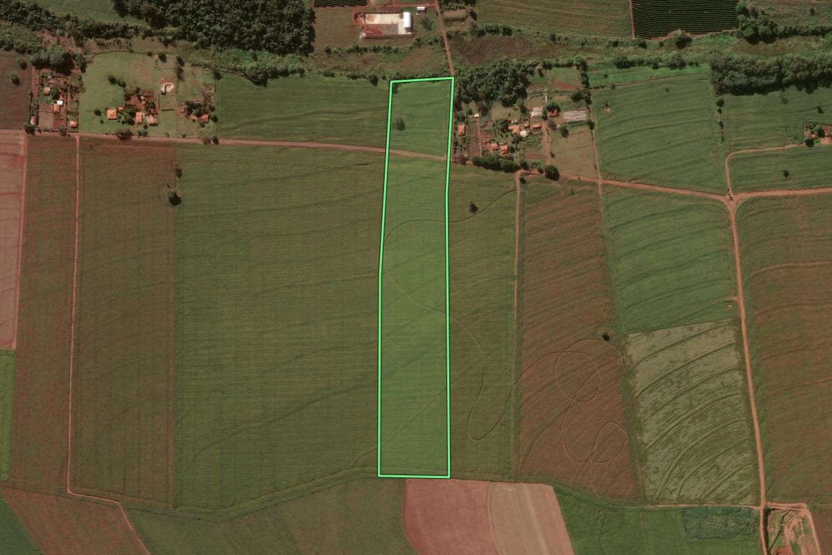 Imagem de satélite do imóvel rural em Ribeirão do Sul (SP), com o contorno declarado no CAR desenhado por cima.