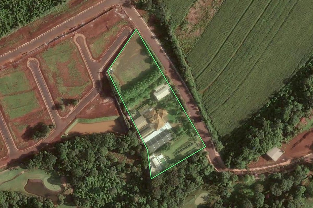 Imagem de satélite do imóvel rural em Ribeirão Preto (SP), com o contorno declarado no CAR desenhado por cima.
