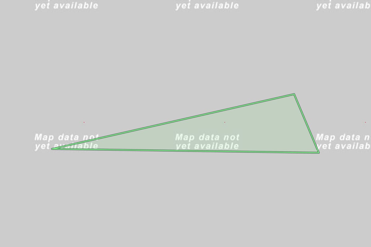 Imagem de satélite do imóvel rural em Rincão (SP), com o contorno declarado no CAR desenhado por cima.