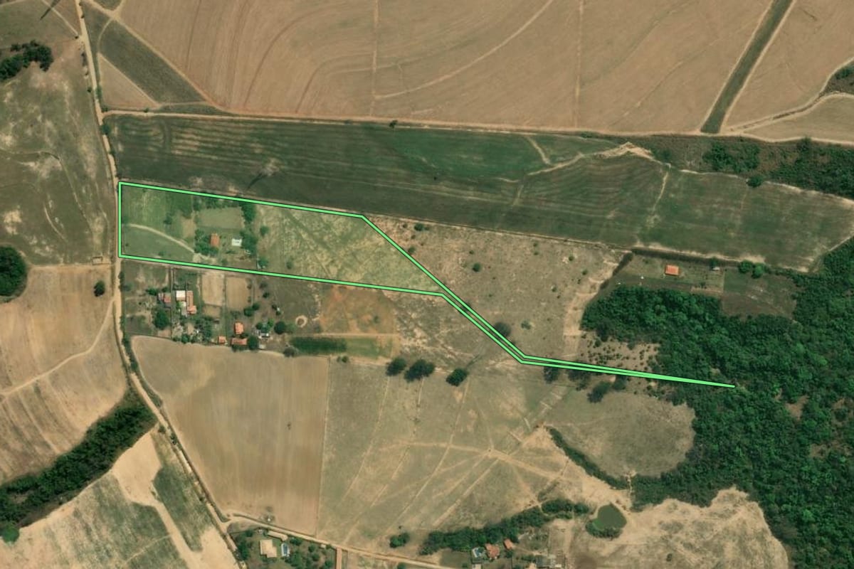 Imagem de satélite do imóvel rural em Salto (SP), com o contorno declarado no CAR desenhado por cima.