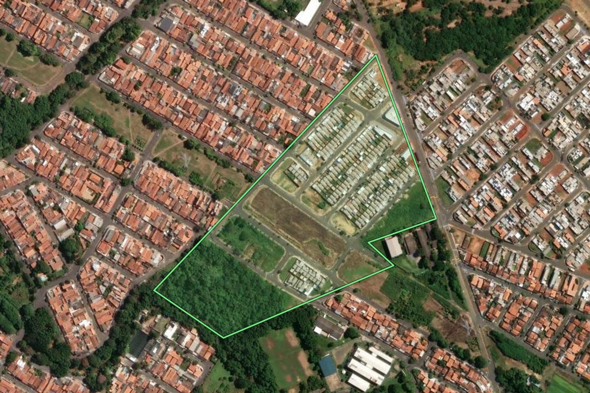 Imagem de satélite do imóvel rural em Santa Bárbara d'Oeste (SP), com o contorno declarado no CAR desenhado por cima.