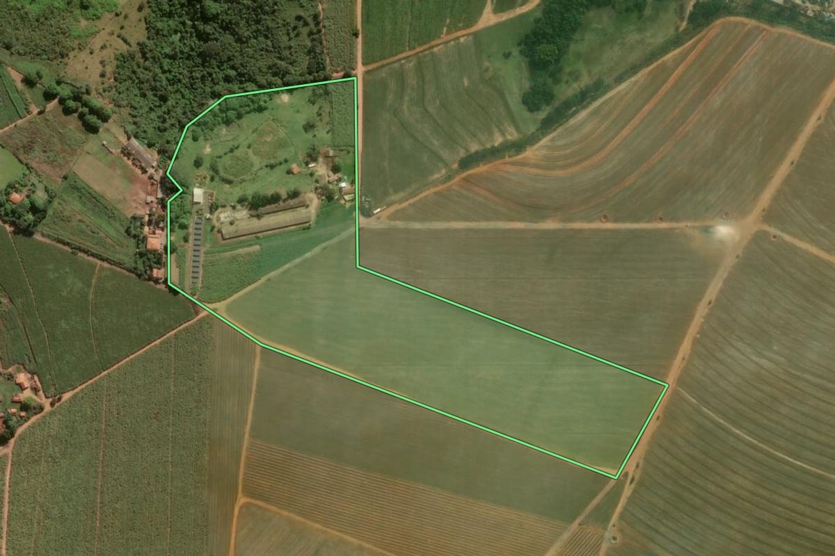 Imagem de satélite do imóvel rural em Santa Bárbara d'Oeste (SP), com o contorno declarado no CAR desenhado por cima.