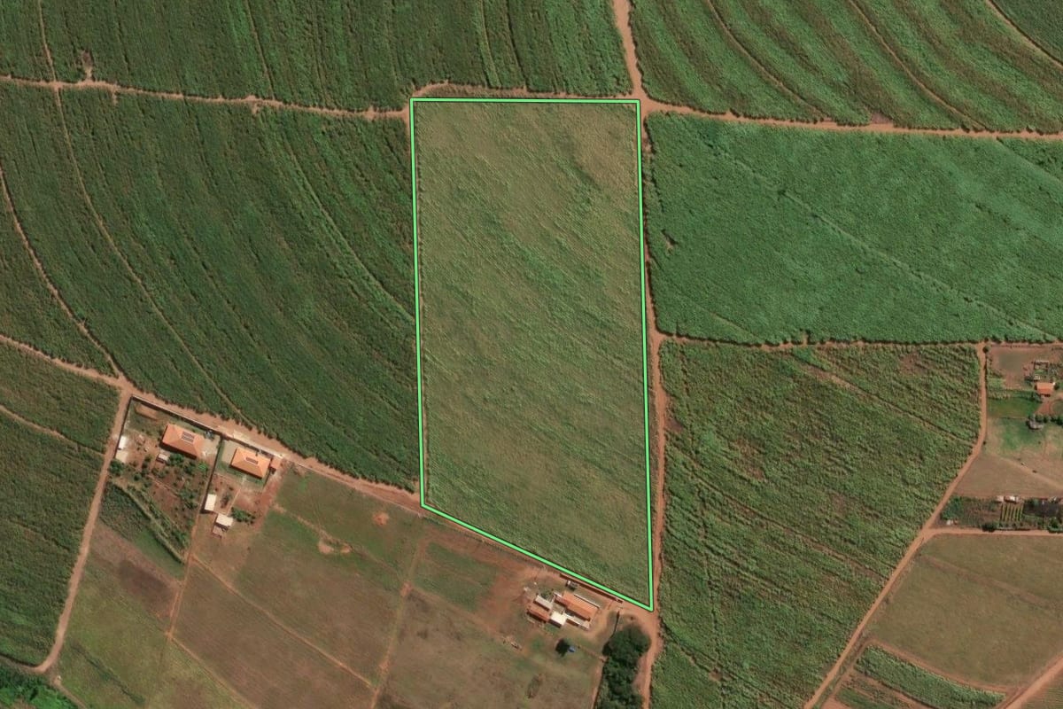 Imagem de satélite do imóvel rural em Santa Ernestina (SP), com o contorno declarado no CAR desenhado por cima.
