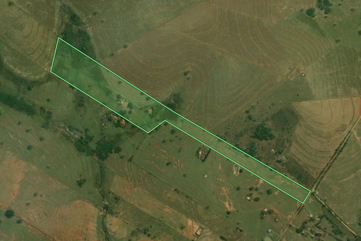 Imagem de satélite do imóvel rural em Santo Anastácio (SP), com o contorno declarado no CAR desenhado por cima.