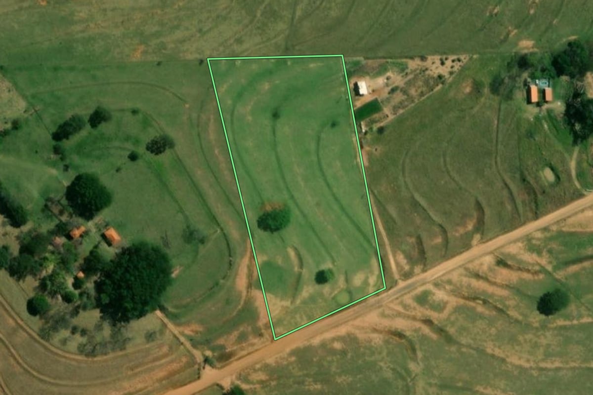 Imagem de satélite do imóvel rural em Santo Anastácio (SP), com o contorno declarado no CAR desenhado por cima.