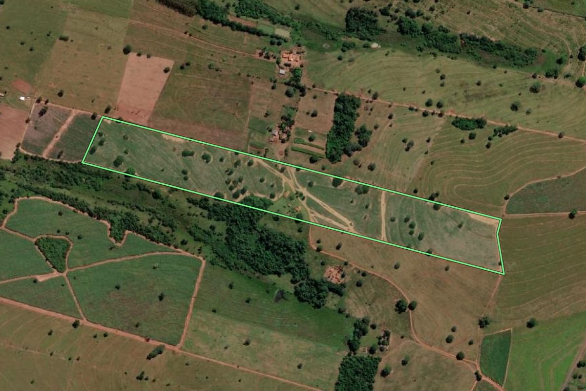 Imagem de satélite do imóvel rural em São João das Duas Pontes (SP), com o contorno declarado no CAR desenhado por cima.