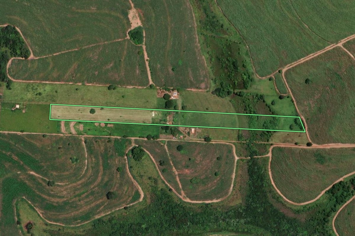 Imagem de satélite do imóvel rural em São João das Duas Pontes (SP), com o contorno declarado no CAR desenhado por cima.