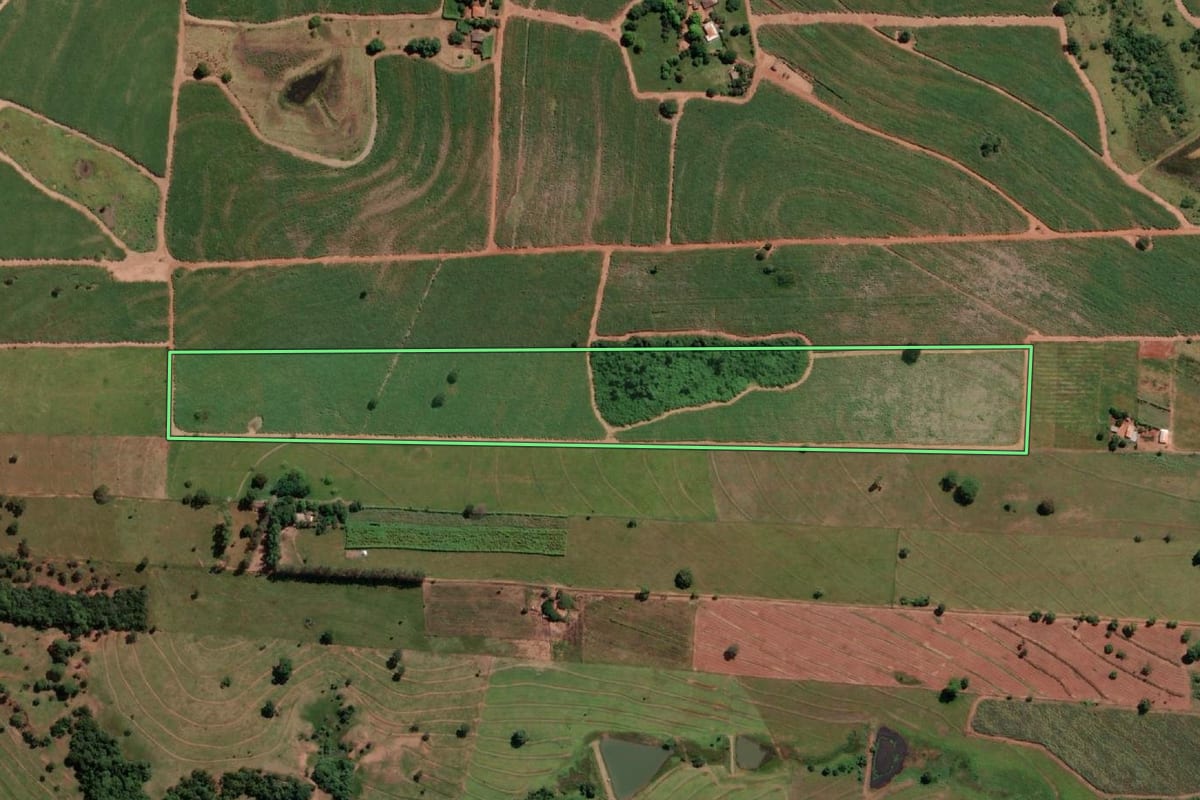 Imagem de satélite do imóvel rural em São João das Duas Pontes (SP), com o contorno declarado no CAR desenhado por cima.