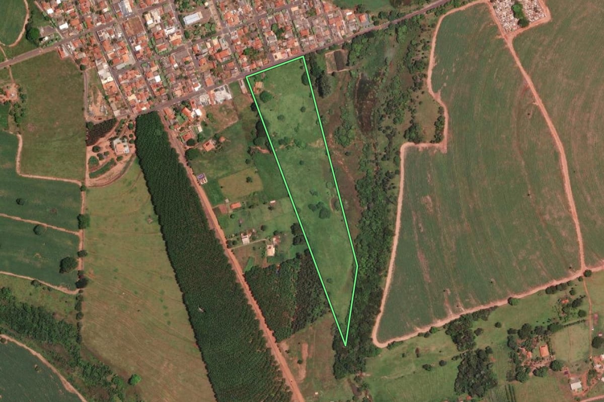 Imagem de satélite do imóvel rural em São João das Duas Pontes (SP), com o contorno declarado no CAR desenhado por cima.