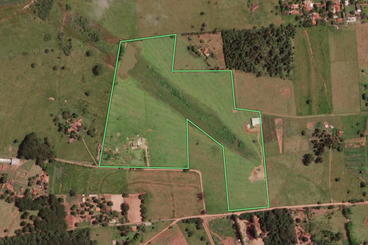 Imagem de satélite do imóvel rural em São José do Rio Preto (SP), com o contorno declarado no CAR desenhado por cima.