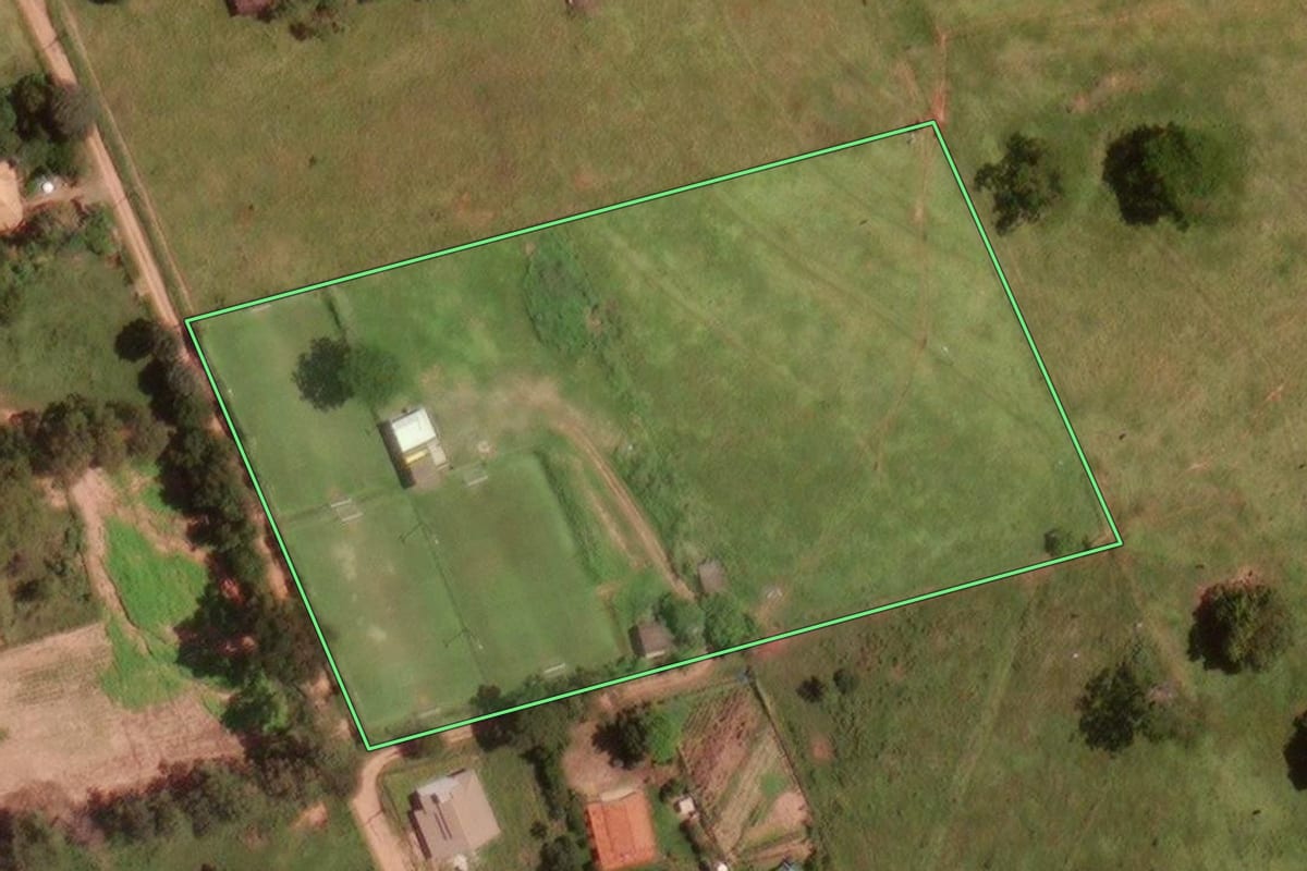 Imagem de satélite do imóvel rural em São José do Rio Preto (SP), com o contorno declarado no CAR desenhado por cima.