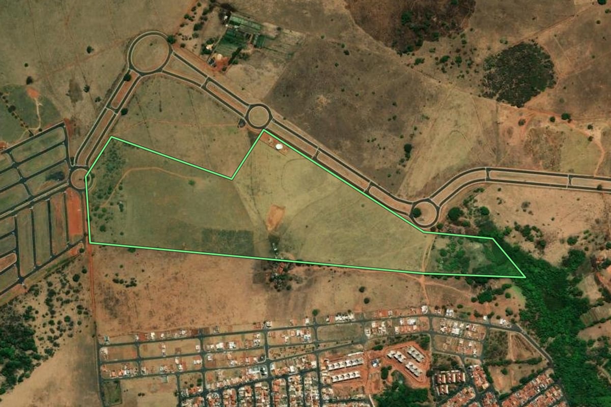 Imagem de satélite do imóvel rural em São José do Rio Preto (SP), com o contorno declarado no CAR desenhado por cima.